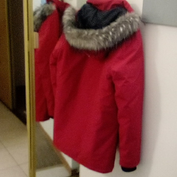 Winter jacket S/P fits big. "No wear Brand new" - Picture 2 of 2